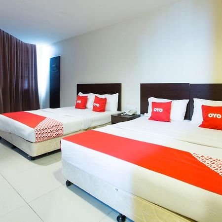 Oyo 89966 Green World Hotel @ Seri Putra Kajang Bagian luar foto