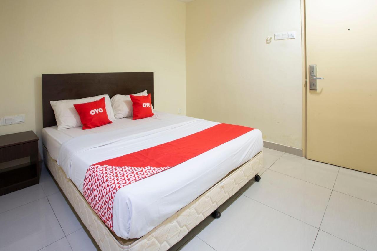 Oyo 89966 Green World Hotel @ Seri Putra Kajang Bagian luar foto