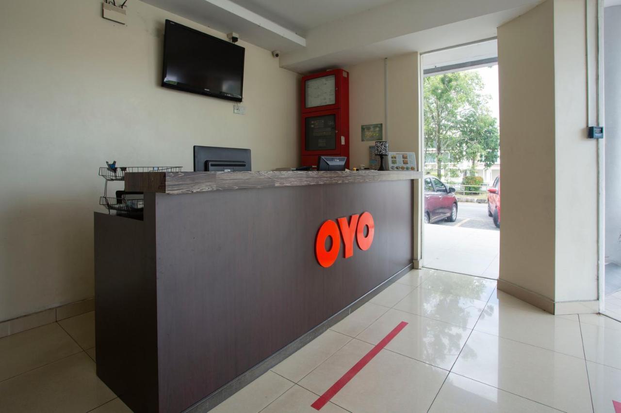 Oyo 89966 Green World Hotel @ Seri Putra Kajang Bagian luar foto