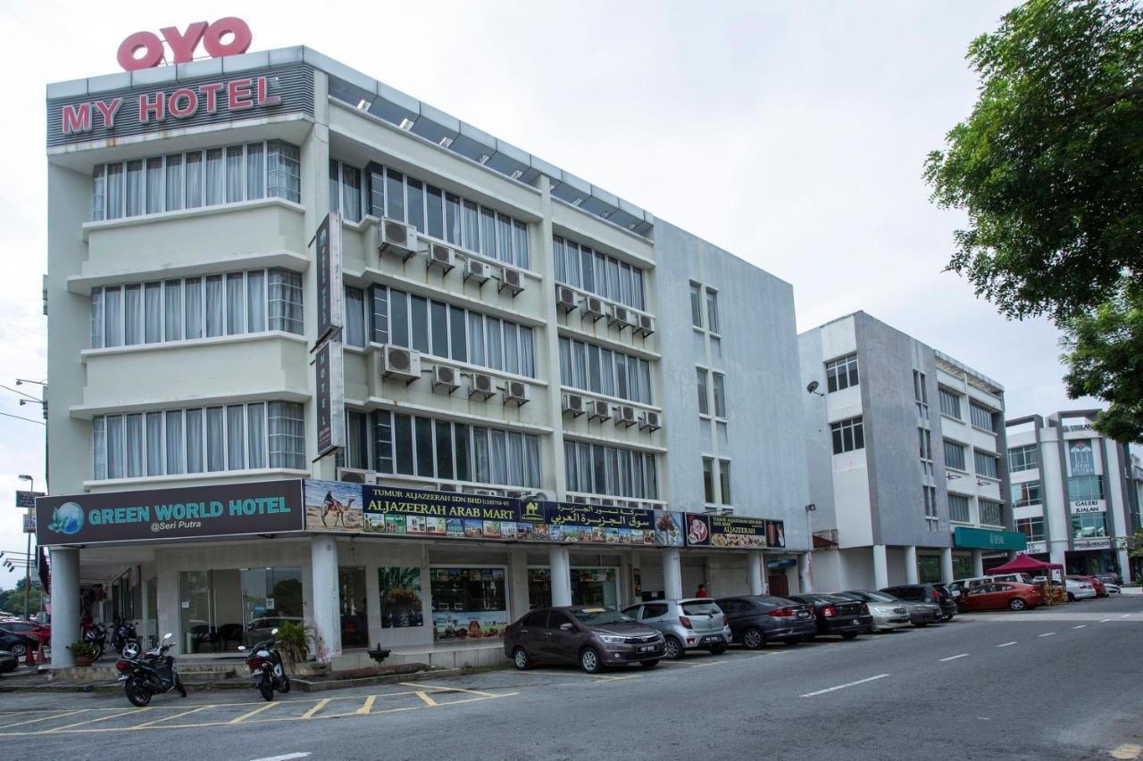 Oyo 89966 Green World Hotel @ Seri Putra Kajang Bagian luar foto