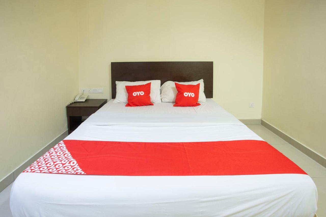 Oyo 89966 Green World Hotel @ Seri Putra Kajang Bagian luar foto