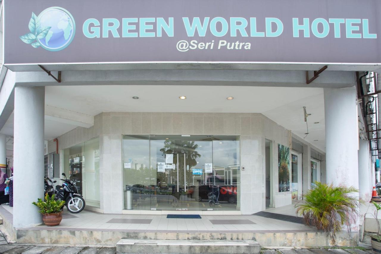 Oyo 89966 Green World Hotel @ Seri Putra Kajang Bagian luar foto