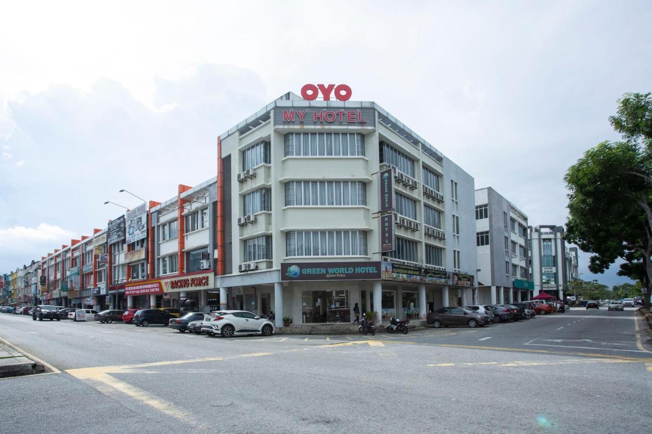 Oyo 89966 Green World Hotel @ Seri Putra Kajang Bagian luar foto