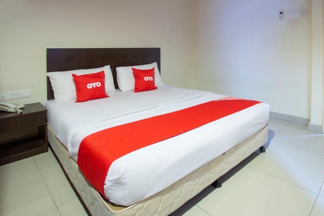 Oyo 89966 Green World Hotel @ Seri Putra Kajang Bagian luar foto