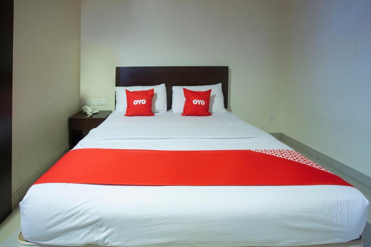 Oyo 89966 Green World Hotel @ Seri Putra Kajang Bagian luar foto