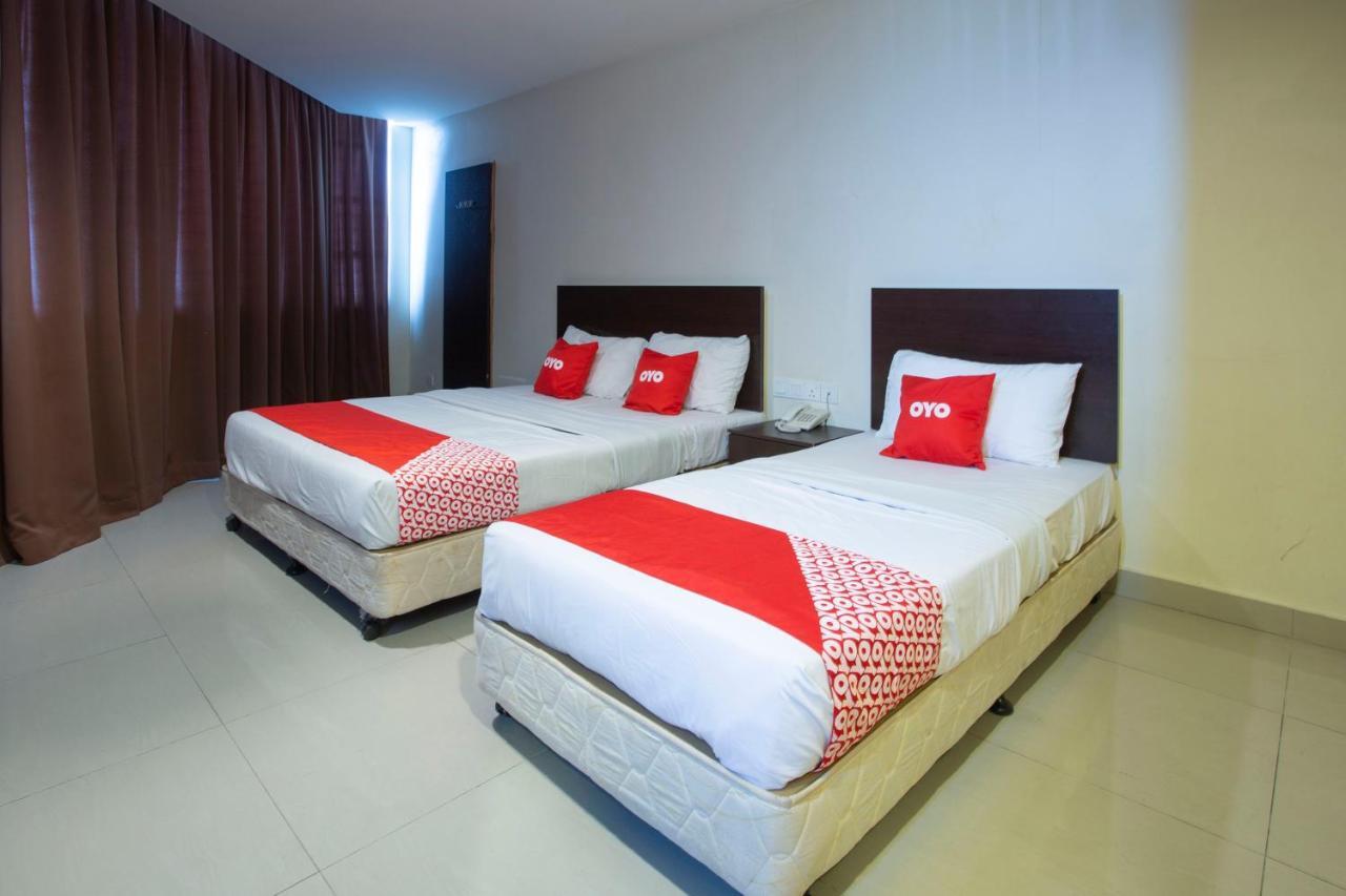 Oyo 89966 Green World Hotel @ Seri Putra Kajang Bagian luar foto