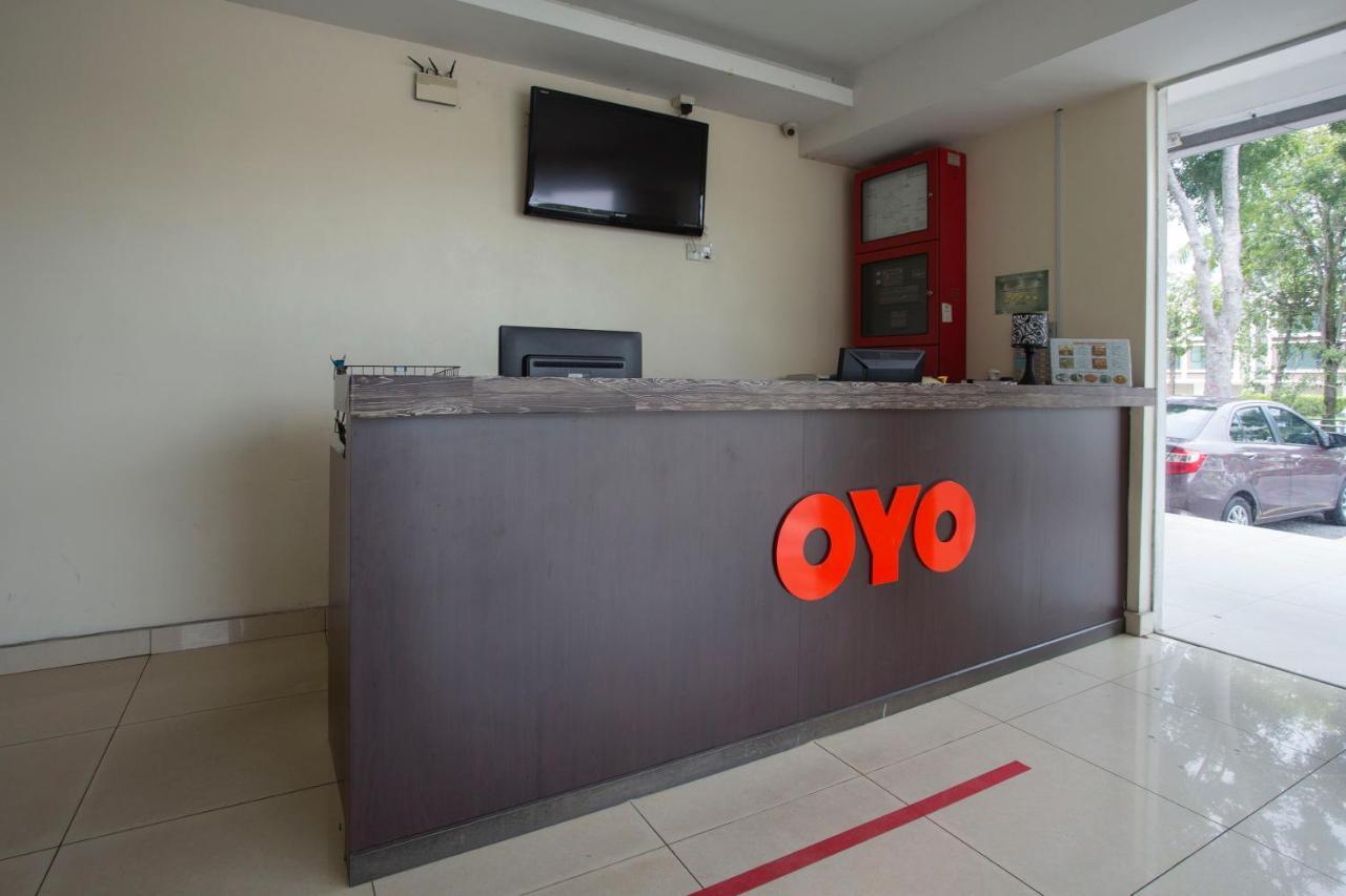 Oyo 89966 Green World Hotel @ Seri Putra Kajang Bagian luar foto