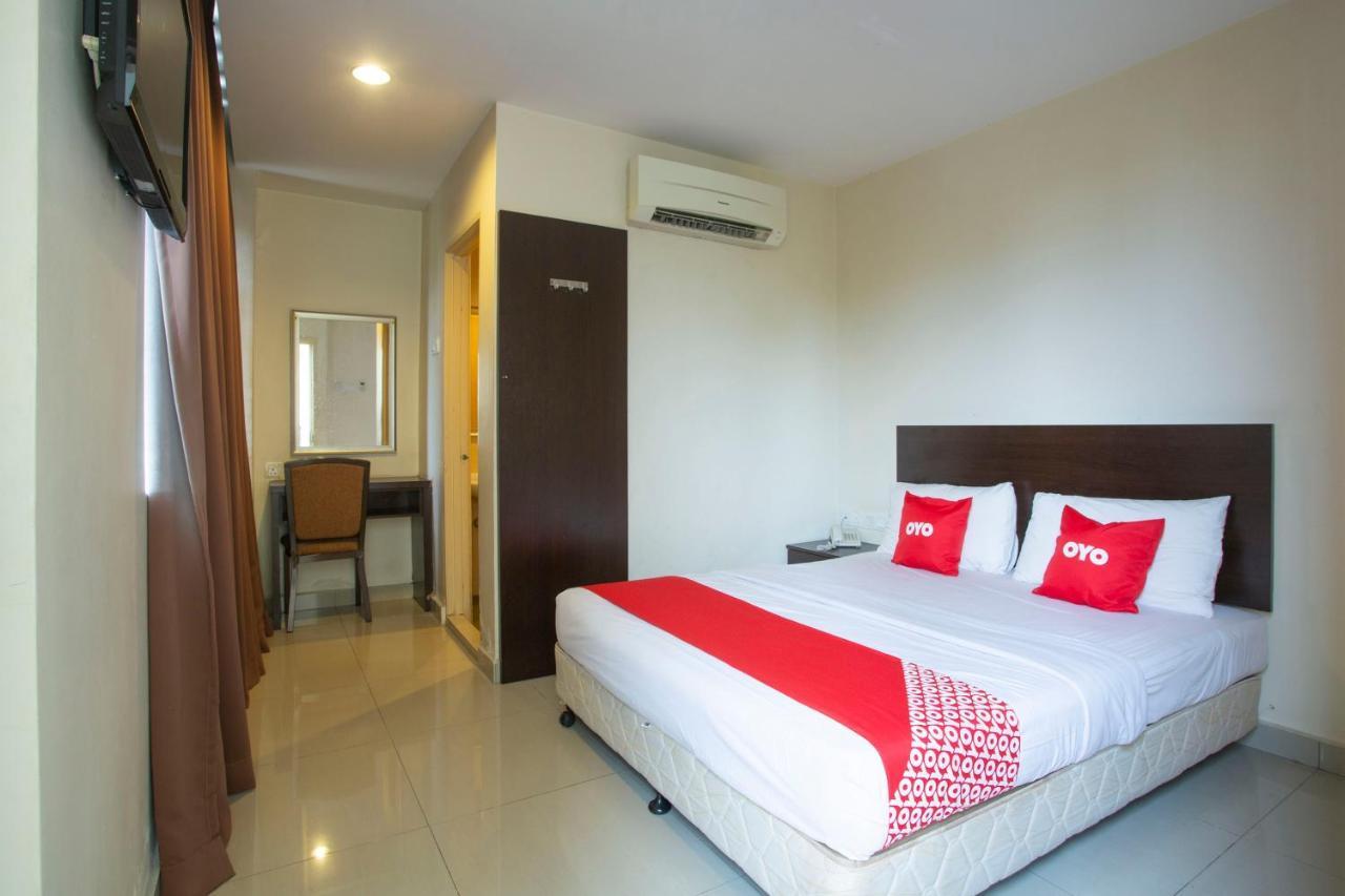 Oyo 89966 Green World Hotel @ Seri Putra Kajang Bagian luar foto