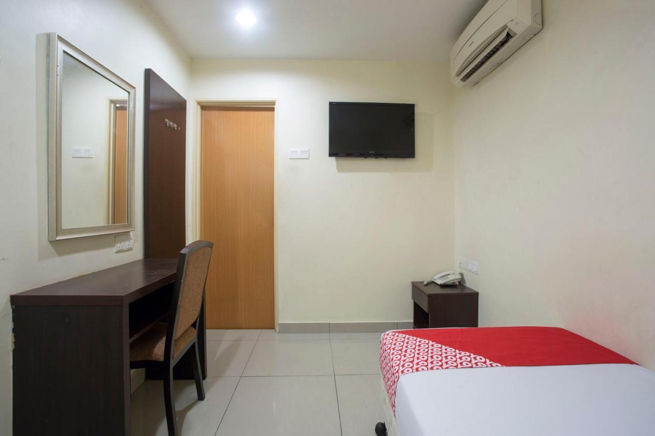 Oyo 89966 Green World Hotel @ Seri Putra Kajang Bagian luar foto