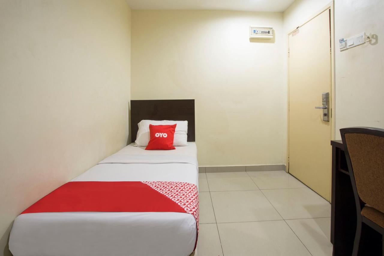 Oyo 89966 Green World Hotel @ Seri Putra Kajang Bagian luar foto
